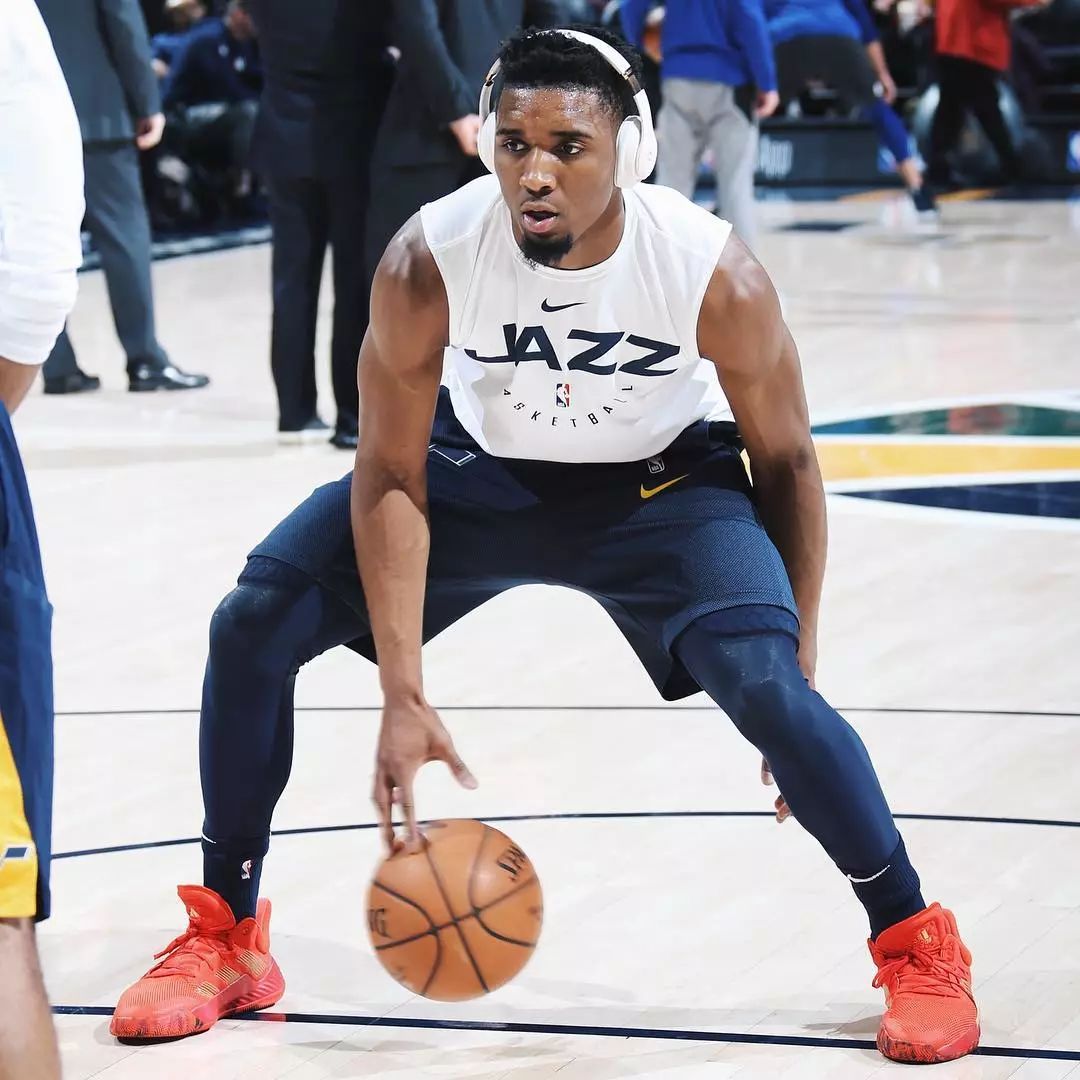 对球迷与行 对球迷与行